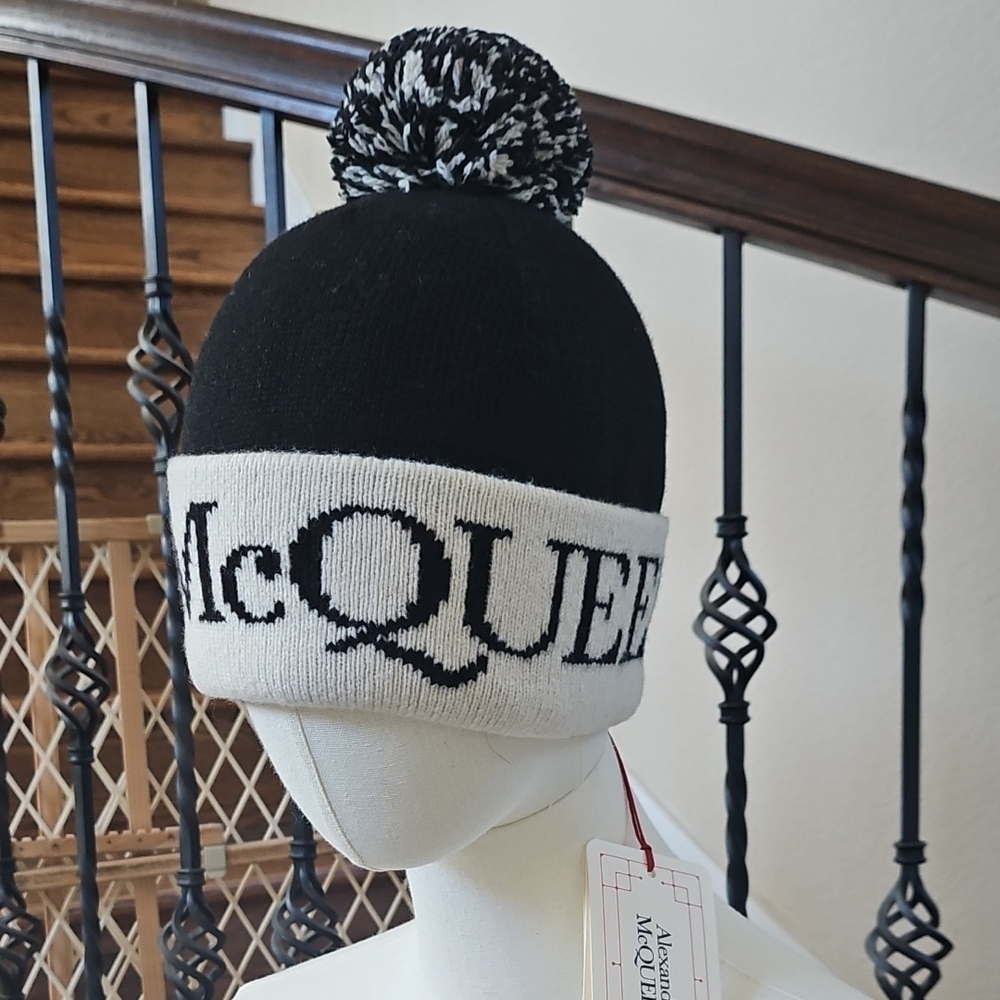 Alexander McQueen Monochrome Logo Beanie - Picture 2 of 9